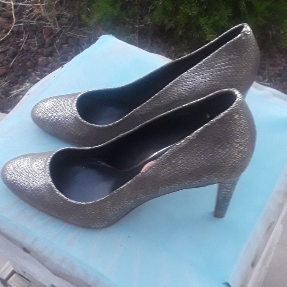 Shoes - Picture 2 of 4